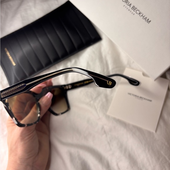 🌟FLASH SALE NO OFFERS Victoria Beckham Tortoiseshell Sunglasses - Picture 4 of 7